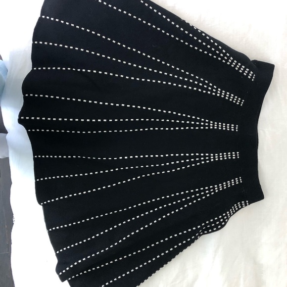 Knit skirt with cute ivory pattern - Picture 4 of 5